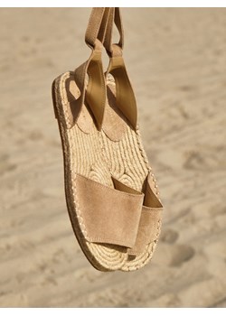Reserved - Zamszowe sandały - beżowy ze sklepu Reserved w kategorii Espadryle damskie - zdjęcie 184289464