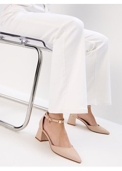 Mohito - Czółenka na słupku - beżowy ze sklepu Mohito w kategorii Czółenka - zdjęcie 184291083