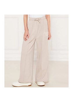 Calvin Klein Jeans Spodnie dresowe | flare fit ze sklepu Gomez Fashion Store w kategorii Spodnie dziewczęce - zdjęcie 184297282