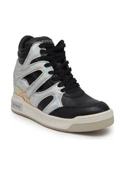 Guess Sneakersy LISA | z dodatkiem skóry ze sklepu Gomez Fashion Store w kategorii Buty sportowe damskie - zdjęcie 184301531