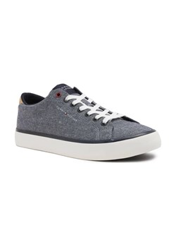 Tommy Hilfiger Sneakersy TH HI VULC LOW CHAMBRAY ze sklepu Gomez Fashion Store w kategorii Buty sportowe męskie - zdjęcie 184302734