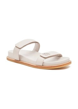Emporio Armani Skórzane klapki ze sklepu Gomez Fashion Store w kategorii Klapki damskie - zdjęcie 184303674