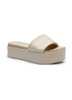Calvin Klein Jeans Klapki ze sklepu Gomez Fashion Store w kategorii Klapki damskie - zdjęcie 184304302