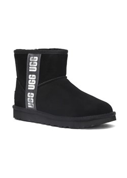 UGG Skórzane śniegowce W CLASSIC MINI SIDE LOGO II ze sklepu Gomez Fashion Store w kategorii Śniegowce damskie - zdjęcie 184307373