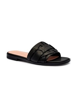 Coccinelle Skórzane klapki Coccinelle Monog ze sklepu Gomez Fashion Store w kategorii Klapki damskie - zdjęcie 184309942