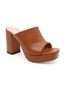 Pollini Skórzane klapki ze sklepu Gomez Fashion Store w kategorii Klapki damskie - zdjęcie 184311462