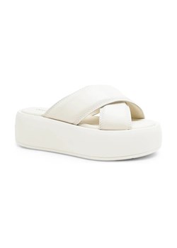 Calvin Klein Skórzane klapki BUBBLE SLIDE ze sklepu Gomez Fashion Store w kategorii Klapki damskie - zdjęcie 184313920