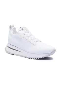 Guess Sneakersy ESTI ze sklepu Gomez Fashion Store w kategorii Buty sportowe damskie - zdjęcie 184315132