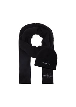 Calvin Klein Jeans Szal + czapka GIFTING LOGO ze sklepu Gomez Fashion Store w kategorii Czapki zimowe damskie - zdjęcie 184316643