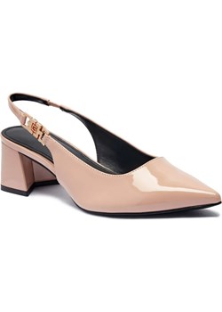 Guess Czółenka na słupku ZABELA | z dodatkiem skóry ze sklepu Gomez Fashion Store w kategorii Czółenka - zdjęcie 184319014