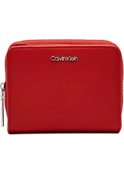 Calvin Klein Portfel MUST ze sklepu Gomez Fashion Store w kategorii Portfele damskie - zdjęcie 184320121