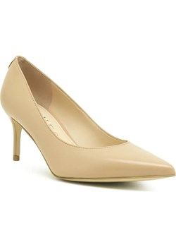 Guess Skórzane szpilki ze sklepu Gomez Fashion Store w kategorii Czółenka - zdjęcie 184321483
