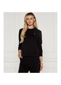 Calvin Klein Jeans Bluza EMBRO BADGE | Regular Fit ze sklepu Gomez Fashion Store w kategorii Bluzy damskie - zdjęcie 184322791
