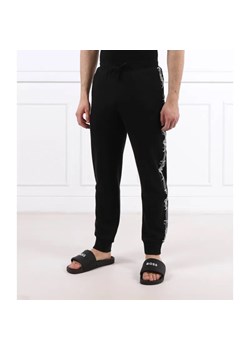 Emporio Armani Spodnie dresowe | Regular Fit ze sklepu Gomez Fashion Store w kategorii Piżamy męskie - zdjęcie 184324514