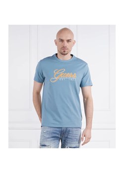 GUESS T-shirt SS CN GUESS 3D EMBRO | Regular Fit ze sklepu Gomez Fashion Store w kategorii T-shirty męskie - zdjęcie 184325054