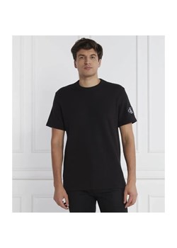 Calvin Klein Jeans T-shirt BADGE WAFFLE | Regular Fit ze sklepu Gomez Fashion Store w kategorii T-shirty męskie - zdjęcie 184339114