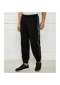 EA7 Spodnie dresowe | Modern fit ze sklepu Gomez Fashion Store w kategorii Spodnie męskie - zdjęcie 184339884