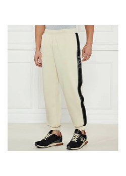 EA7 Spodnie dresowe | Modern fit ze sklepu Gomez Fashion Store w kategorii Spodnie męskie - zdjęcie 184340232