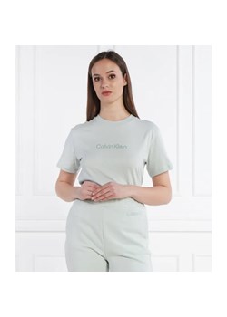 Calvin Klein T-shirt HERO LOGO | Regular Fit ze sklepu Gomez Fashion Store w kategorii Bluzki damskie - zdjęcie 184340913