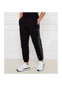 EA7 Spodnie dresowe | Regular Fit ze sklepu Gomez Fashion Store w kategorii Spodnie męskie - zdjęcie 184351781