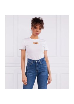 Calvin Klein Jeans T-shirt STRIPE LOGO | Regular Fit ze sklepu Gomez Fashion Store w kategorii Bluzki damskie - zdjęcie 184358623