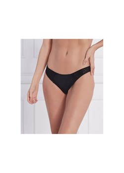 Calvin Klein Underwear Stringi ze sklepu Gomez Fashion Store w kategorii Majtki damskie - zdjęcie 184503184