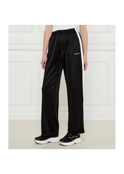 Guess Jeans Spodnie dresowe TRICOT | Relaxed fit ze sklepu Gomez Fashion Store w kategorii Spodnie damskie - zdjęcie 184505200