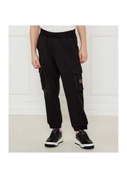 EA7 Spodnie cargo | Regular Fit ze sklepu Gomez Fashion Store w kategorii Spodnie chłopięce - zdjęcie 184506081