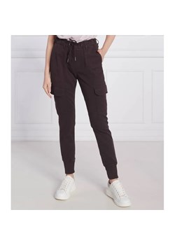 Pepe Jeans London Spodnie jogger NEW CRUSADE | Relaxed fit ze sklepu Gomez Fashion Store w kategorii Spodnie damskie - zdjęcie 184506290