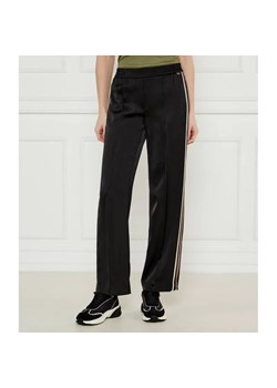 Marc Cain Satynowe spodnie Washington | flare fit ze sklepu Gomez Fashion Store w kategorii Spodnie damskie - zdjęcie 184506374