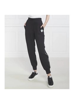 Armani Exchange Spodnie dresowe | Regular Fit ze sklepu Gomez Fashion Store w kategorii Spodnie damskie - zdjęcie 184506411