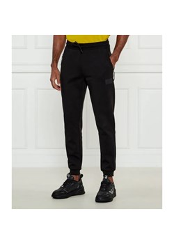 EA7 Spodnie dresowe | Regular Fit ze sklepu Gomez Fashion Store w kategorii Spodnie męskie - zdjęcie 184506450