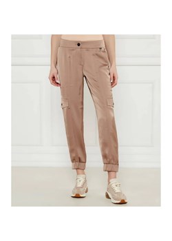 Marc Cain Satynowe spodnie cargo Ridder | Relaxed fit ze sklepu Gomez Fashion Store w kategorii Spodnie damskie - zdjęcie 184506524