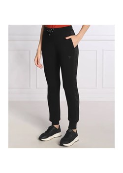 GUESS ACTIVE Spodnie dresowe ALLIE | Regular Fit - id: GV224W000012046 - marki Guess - 184507153 GUESS ACTIVE Spodnie dresowe ALLIE | Regular Fit ze sklepu Gomez Fashion Store w kategorii Spodnie damskie - zdjęcie 184507153