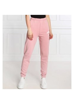 GUESS ACTIVE Spodnie dresowe BRYONY | Regular Fit ze sklepu Gomez Fashion Store w kategorii Spodnie damskie - zdjęcie 184507592