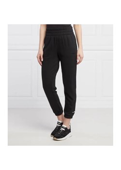 DKNY Sport Spodnie dresowe | Regular Fit ze sklepu Gomez Fashion Store w kategorii Spodnie damskie - zdjęcie 184507632