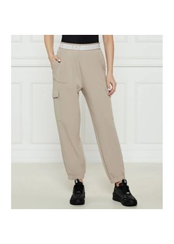 EA7 Spodnie cargo | Regular Fit ze sklepu Gomez Fashion Store w kategorii Spodnie damskie - zdjęcie 184508182