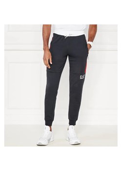 EA7 Spodnie dresowe | Regular Fit ze sklepu Gomez Fashion Store w kategorii Spodnie męskie - zdjęcie 184508270