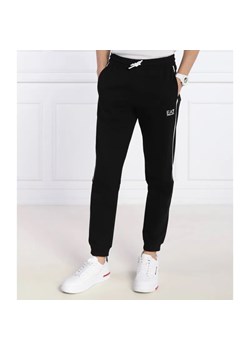 EA7 Spodnie dresowe | Regular Fit ze sklepu Gomez Fashion Store w kategorii Spodnie męskie - zdjęcie 184508551