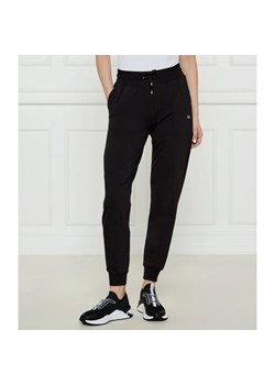 EA7 Spodnie dresowe | Regular Fit ze sklepu Gomez Fashion Store w kategorii Spodnie damskie - zdjęcie 184508933