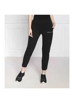 EA7 Spodnie dresowe | Regular Fit ze sklepu Gomez Fashion Store w kategorii Spodnie damskie - zdjęcie 184509102