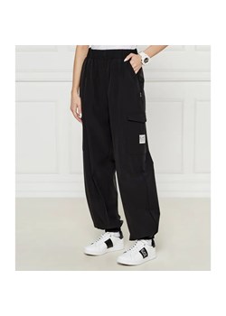 EA7 Spodnie dresowe | Loose fit ze sklepu Gomez Fashion Store w kategorii Spodnie damskie - zdjęcie 184509151