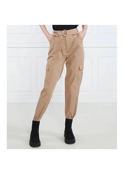 GUESS Spodnie VANESSA | Relaxed fit ze sklepu Gomez Fashion Store w kategorii Spodnie damskie - zdjęcie 184509584