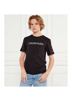 Calvin Klein Jeans T-shirt INSTITUTIONAL | Regular Fit ze sklepu Gomez Fashion Store w kategorii T-shirty chłopięce - zdjęcie 184510031