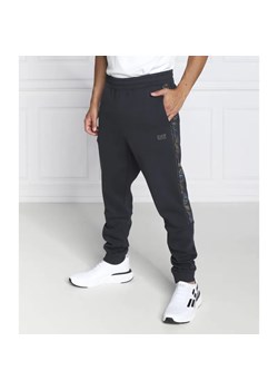 EA7 Spodnie dresowe | Regular Fit ze sklepu Gomez Fashion Store w kategorii Spodnie męskie - zdjęcie 184510904