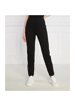 GUESS Spodnie dresowe | Regular Fit ze sklepu Gomez Fashion Store w kategorii Spodnie damskie - zdjęcie 184511853