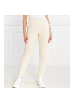 EA7 Spodnie dresowe | Regular Fit ze sklepu Gomez Fashion Store w kategorii Spodnie damskie - zdjęcie 184511874