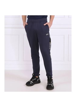 EA7 Spodnie dresowe | Regular Fit ze sklepu Gomez Fashion Store w kategorii Spodnie męskie - zdjęcie 184512241