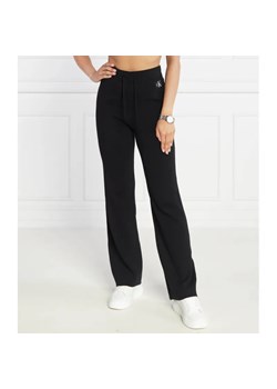 Calvin Klein Jeans Spodnie dresowe STRAIGHT KNITTED | Regular Fit ze sklepu Gomez Fashion Store w kategorii Spodnie damskie - zdjęcie 184512513