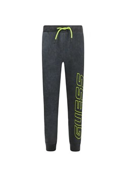 GUESS ACTIVE Spodnie dresowe | Regular Fit ze sklepu Gomez Fashion Store w kategorii Spodnie chłopięce - zdjęcie 184512523